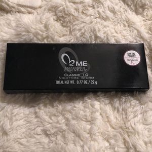 me makeover essentials eyeshadow palette.